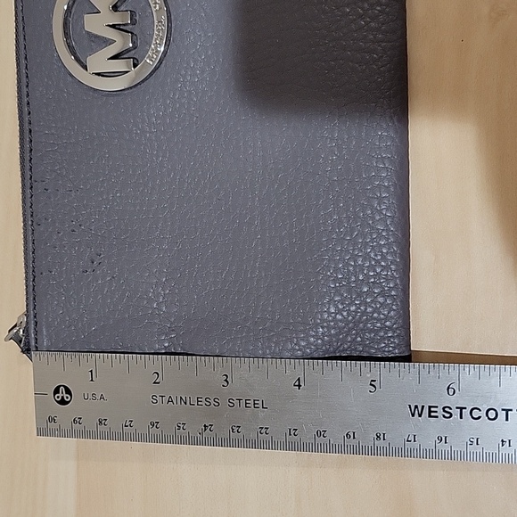 Michael Kors wristlet wallet - Picture 8 of 8